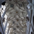 La bveda de estilo gtico tardo que decora la nave central de La Catedral de Santa Brbara